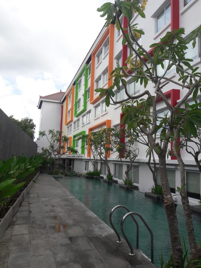 Hotel Zuri Express Jimbaran Extérieur photo